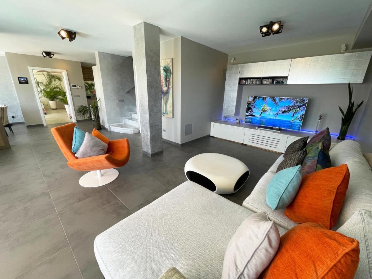 Luxury Villa Morelli With Seaview & Heated Pool 마스팔로마스 외부 사진