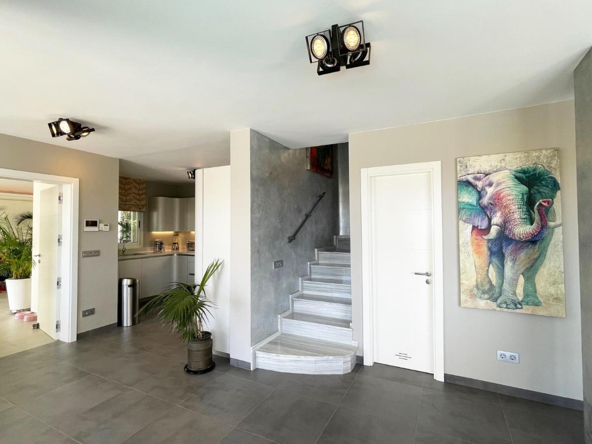 Luxury Villa Morelli With Seaview & Heated Pool 마스팔로마스 외부 사진